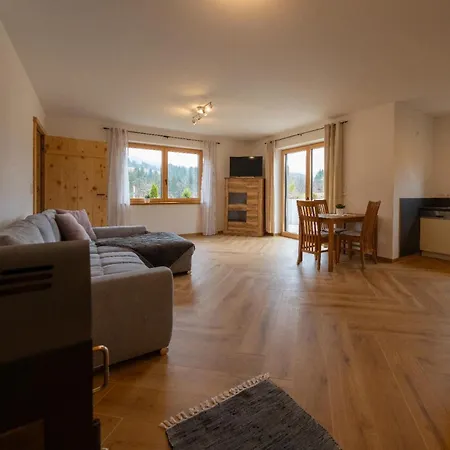 Schwarz Apartment *