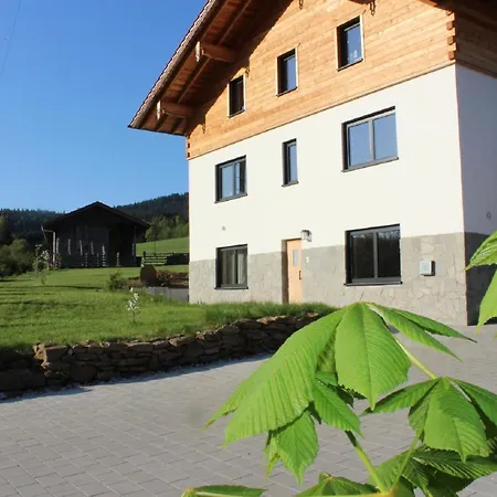 Schwarz Apartment *